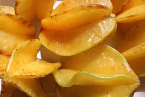 starfruit in bowl